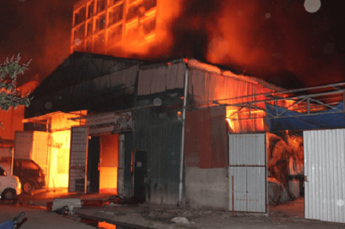 Hà Nội: Cháy lớn tại xưởng gỗ và xưởng giấy của Công ty Vạn Đắc Phúc