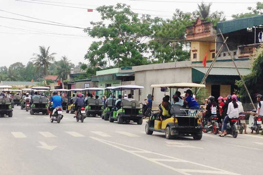 Hàng chục xe điện náo loạn đường phố, Chủ tịch TP.Sầm Sơn đối thoại khẩn cấp
