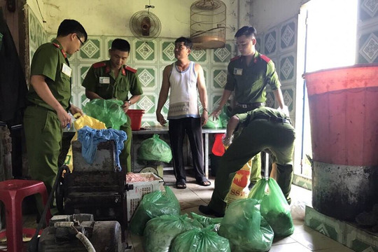 Đà Nẵng: Tiêu hủy 250kg mỡ heo không rõ nguồn gốc