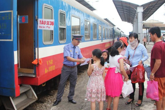 Đi tàu lửa nhanh Hà Nội – Vinh chỉ mất 10.000 đồng tiền vé