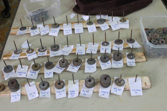Hà Tĩnh: Thi công công trình thủy lợi, tìm thấy 8kg tiền xu cổ chôn trong hũ sành