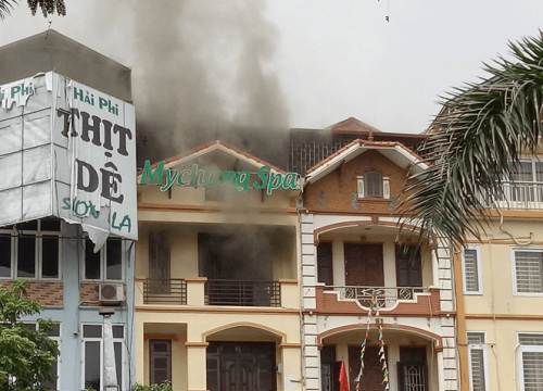 Cháy lớn tại cửa hàng spa trên đường Nguyễn Khuyến