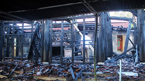 Nghệ An: Ngọn lửa thiêu rụi ngôi Đền Độc Lôi Sơn