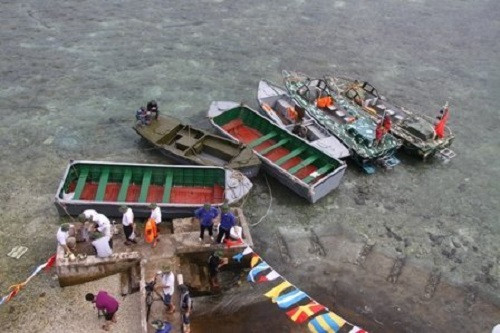 Bình Định: Cứu 12 ngư dân trên tàu cá bị mắc cạn ở vùng biển Trường Sa