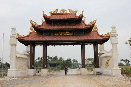 Đóng góp gần 4 tỷ đồng xây cổng làng “khủng” bằng gỗ quý ở Nghệ An