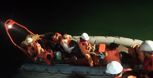 Cứu 8 thuyền viên gặp nạn trên biển Quy Nhơn