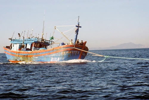 TP.Đà Nẵng: Cứu 14 thuyền viên bị chìm tàu trên biển