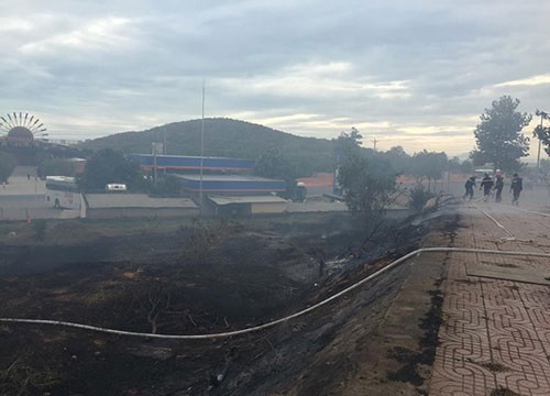 Bình Thuận: Cây xăng dừng hoạt động để đảm bảo an toàn do bên cạnh xuất hiện đám cháy