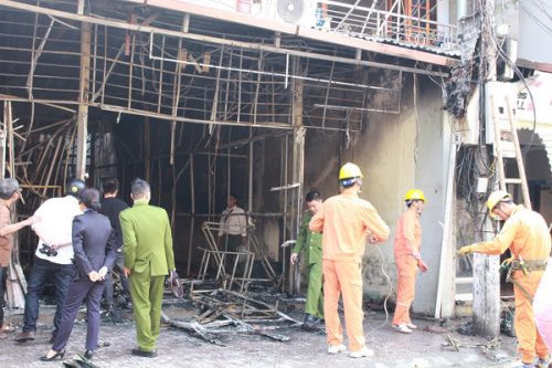 Hà Giang “bà hỏa” thiêu rụi 2 nhà dân ngày mùng Hai Tết