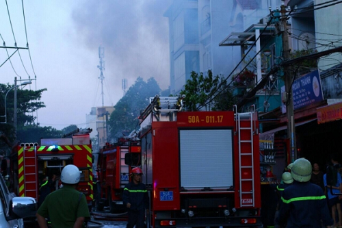 Cháy lớn thiêu rụi ngôi nhà 2 tầng trong sáng mùng Năm Tết