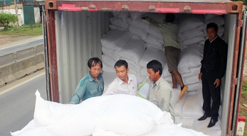 Nhiều địa phương Bình Định tiếp nhận, phân bổ gạo cứu trợ giáp hạt năm 2018