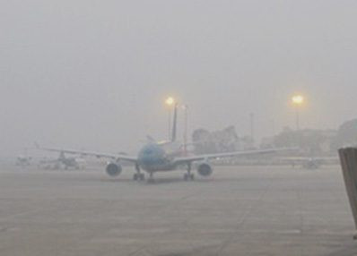 Sương mù dày đặc khiến hàng loạt chuyến bay bị hoãn