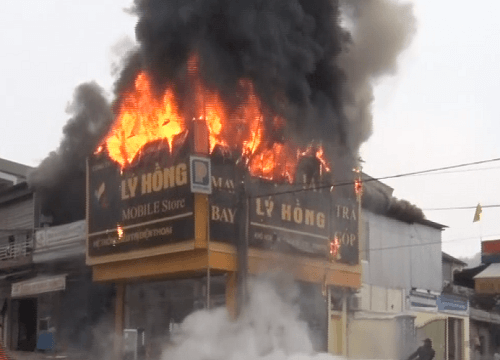 “Bà hỏa” ghé thăm cửa hàng điện tử, thiệt hại hàng trăm triệu đồng