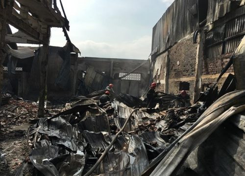“Giặc lửa” ghé thăm xưởng chế tạo hạt nhựa, 4 tấn phế liệu bị thiêu rụi