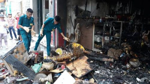 “Bà hỏa” thiêu rụi cửa hàng bán đồ thờ cúng ở Sài Gòn