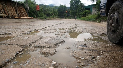 Nghệ An: Đường quốc lộ có nguy cơ bị đứt gãy