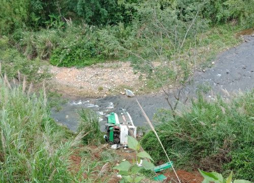 Kon Tum: Tai nạn xe khách thảm khốc làm hàng chục người thương vong