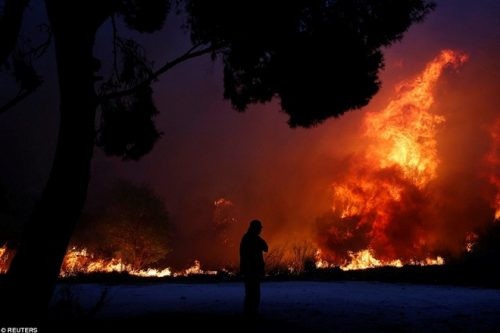 Thủ đô Hy Lạp rực lửa trong vụ cháy rừng dữ dội nhất 10 năm qua