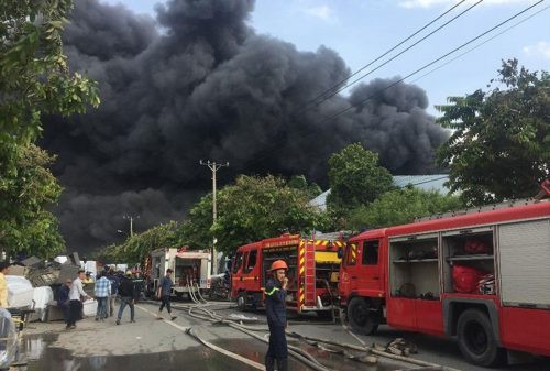 TP. HCM: Cháy lớn tại KCN Nhị Xuân