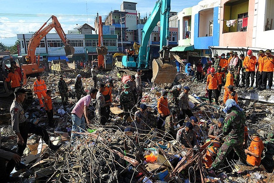 Động đất 6,1 độ Richter làm rung chuyển đảo Sulawesi, Indonesia