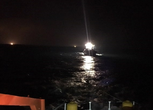 Nghệ An: Cứu nạn khẩn cấp 18 thuyền viên gặp nạn trên biển