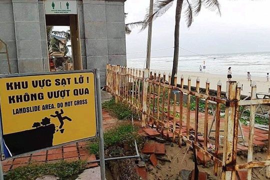 Đà Nẵng: Triển khai khắc phục bờ biển du lịch sạt lở nghiêm trọng