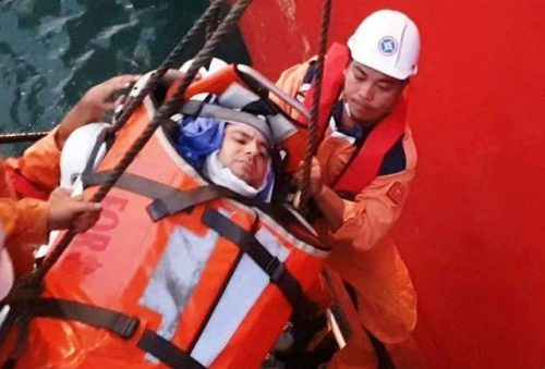 Cứu nạn thuyền viên Ukraine gặp nạn trên biển Việt Nam