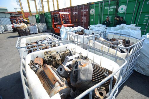 Kinh hoàng phát hiện 20 container rác điện tử ở cảng Sài Gòn