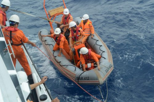 Đà Nẵng: Cứu thành công 8 thuyền viên gặp nạn trên biển