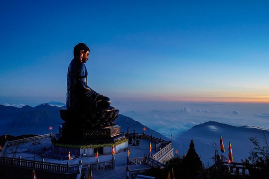 “An lạc từng bước chân” trên hành trình bái Phật nơi đỉnh thiêng Tây Bắc