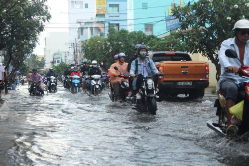 Bạc Liêu: Thành phố ngập sâu sau mưa lớn