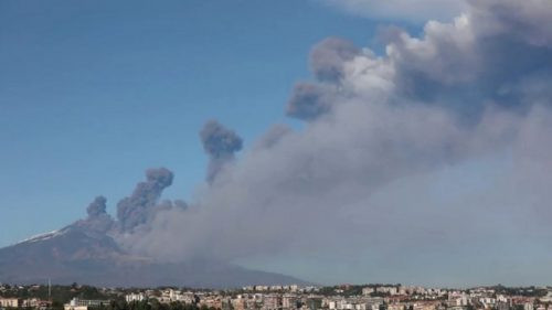Italy: Núi lửa Etna phun trào gây động đất rung chuyển Sicily