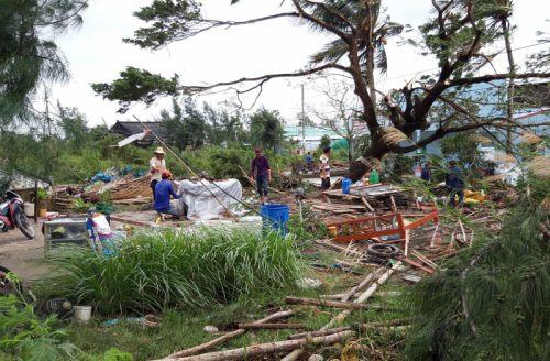 Bạc Liêu: Hơn 120 căn nhà bị sập, tốc mái do Lốc xoáy