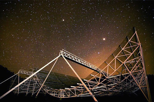 Cách xa trái đất 1,5 tỉ năm ánh sáng bùng phát tín hiệu vô tuyến bí ẩn