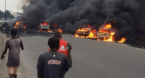 Nigeria: Nổ xe bồn chở xăng khiến hàng chục người thương vong