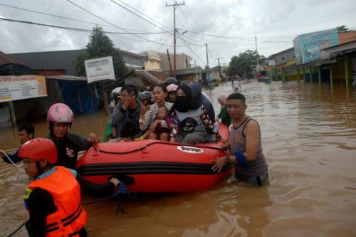 Indonesia: Đập tràn khiến ít nhất 30 người thiệt mạng