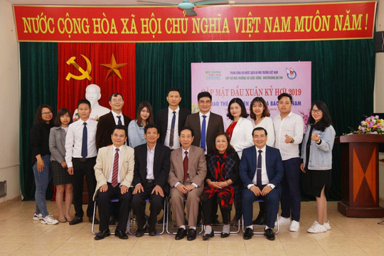 Tạp chí Môi trường và Cuộc sống tổ chức gặp mặt đầu Xuân Kỷ Hợi 2019 và trao thẻ hội viên Hội nhà báo Việt Nam
