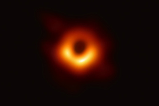 Bức ảnh đầu tiên trong lịch sử về hố đen vũ trụ đã lộ diện