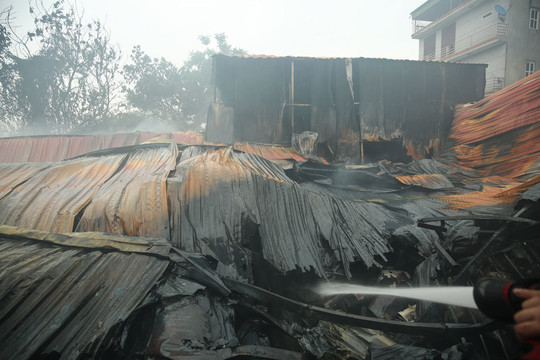 Hà Nội: Cháy 4 nhà xưởng rộng 1.000m2 ở Trung Văn, 8 người chết và mất tích
