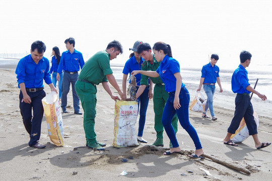 Chiến dịch làm sạch biển thu hút 100.000 người tham gia