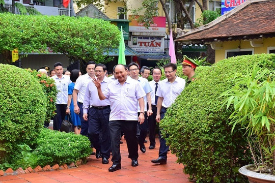 Thủ tướng thăm nhà lưu niệm Chủ tịch Hồ Chí Minh tại Huế