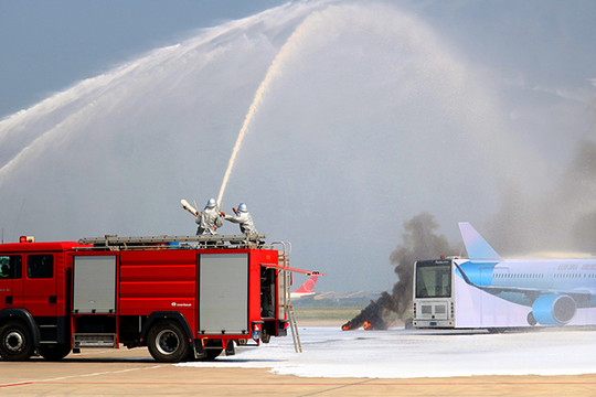 Diễn tập xử lý sự cố cháy máy bay ở Nội Bài