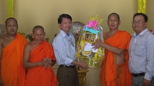 Kiên Giang: Thăm chúc mừng lễ Sene Đôn Ta của đồng bào Khmer