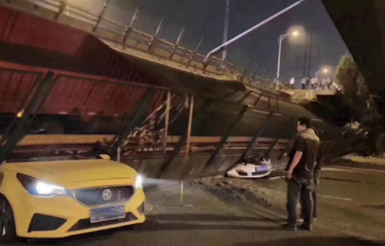 Trung Quốc: Sập cầu vượt cao tốc tại Giang Tô, nhiều phương tiện bị đè bẹp