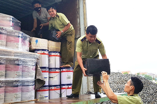 Quảng Bình:  Bắt giữ vụ vận chuyển hơn 3.000 chai rượu ngoại lậu