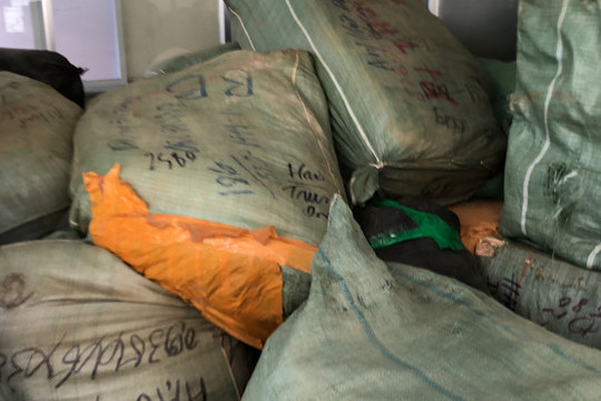 Đà Nẵng: Bắt giữ 8 tấn hàng nhập lậu từ Trung Quốc để bán Tết