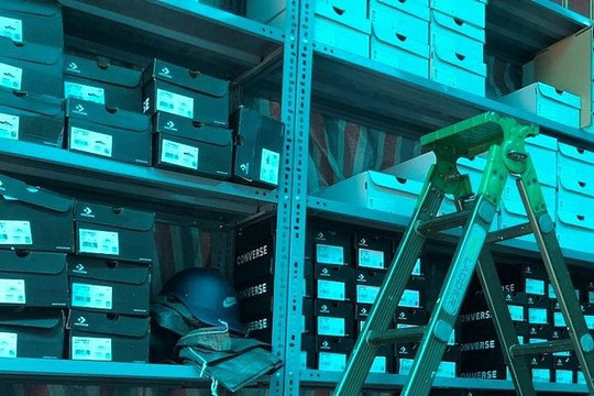 Hà Nội: Thu giữ hơn 2.200 đôi giày nghi ngờ giả mạo các nhãn hiệu nổi tiếng
