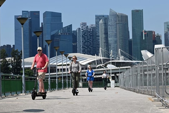 Singapore: Mạnh tay với xe trượt điện e-scooter