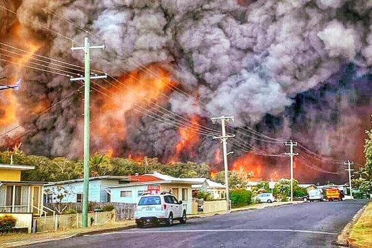 Australia: Cháy rừng quy mô lớn kỷ lục, khói bay sang nước láng giềng New Zealand