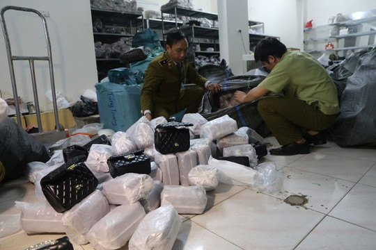 Hà Nội: Thu giữ hơn 1.000 túi xách nhái Dior, Hermes, LV